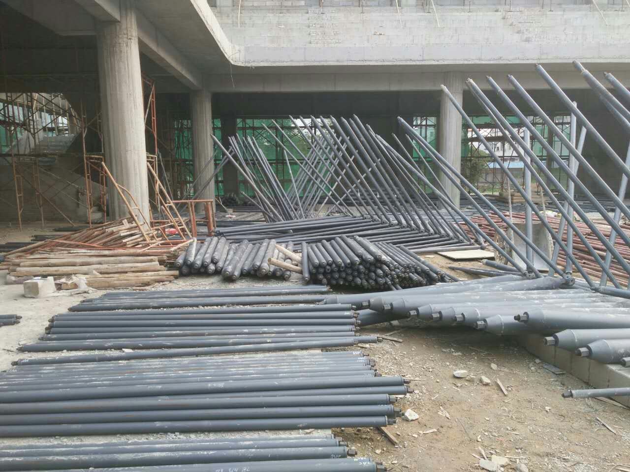 风雨操场钢网架屋面