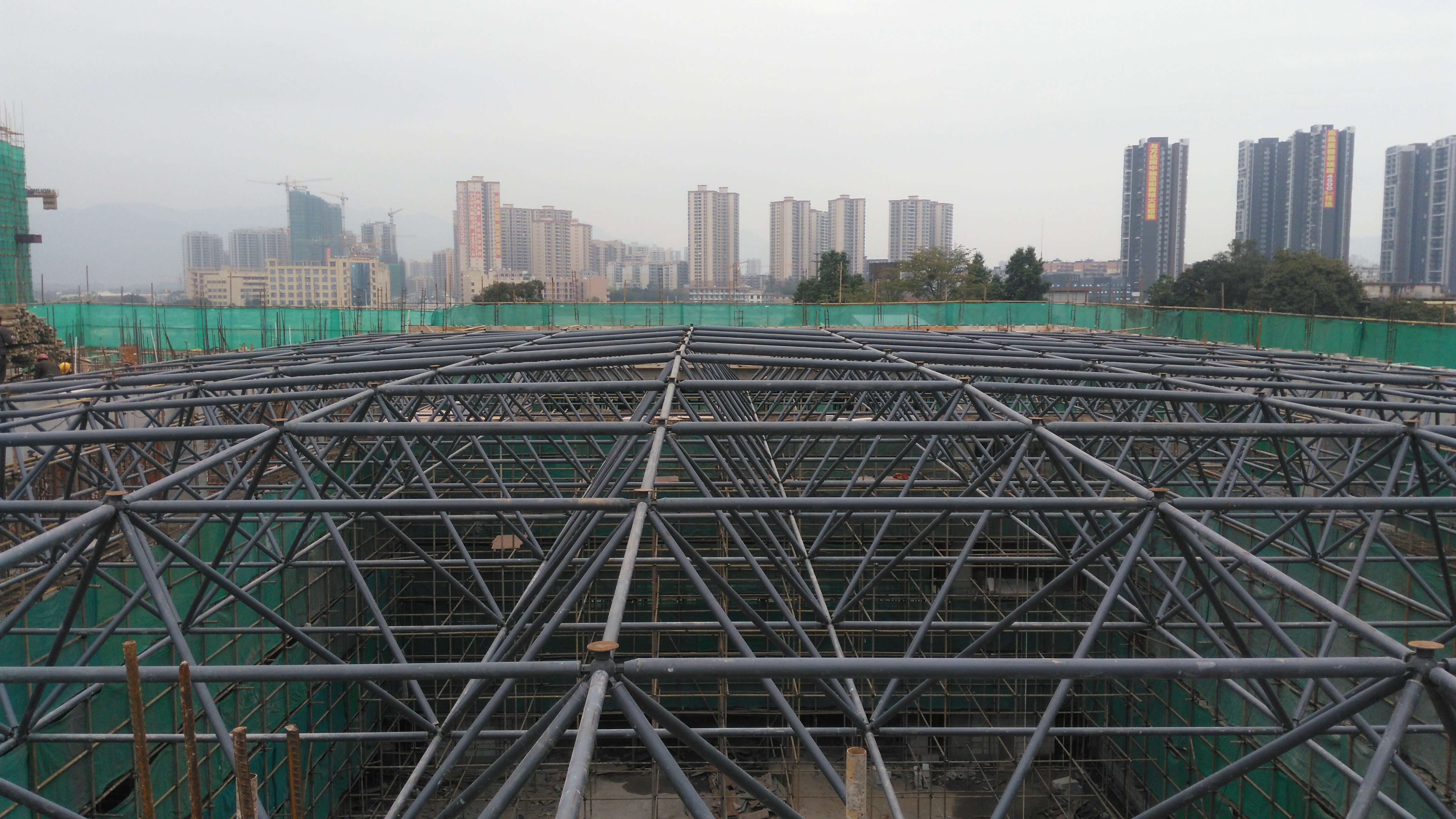 广州螺栓球形羽毛球馆网架结构,深圳篮球馆场网架工程价格表